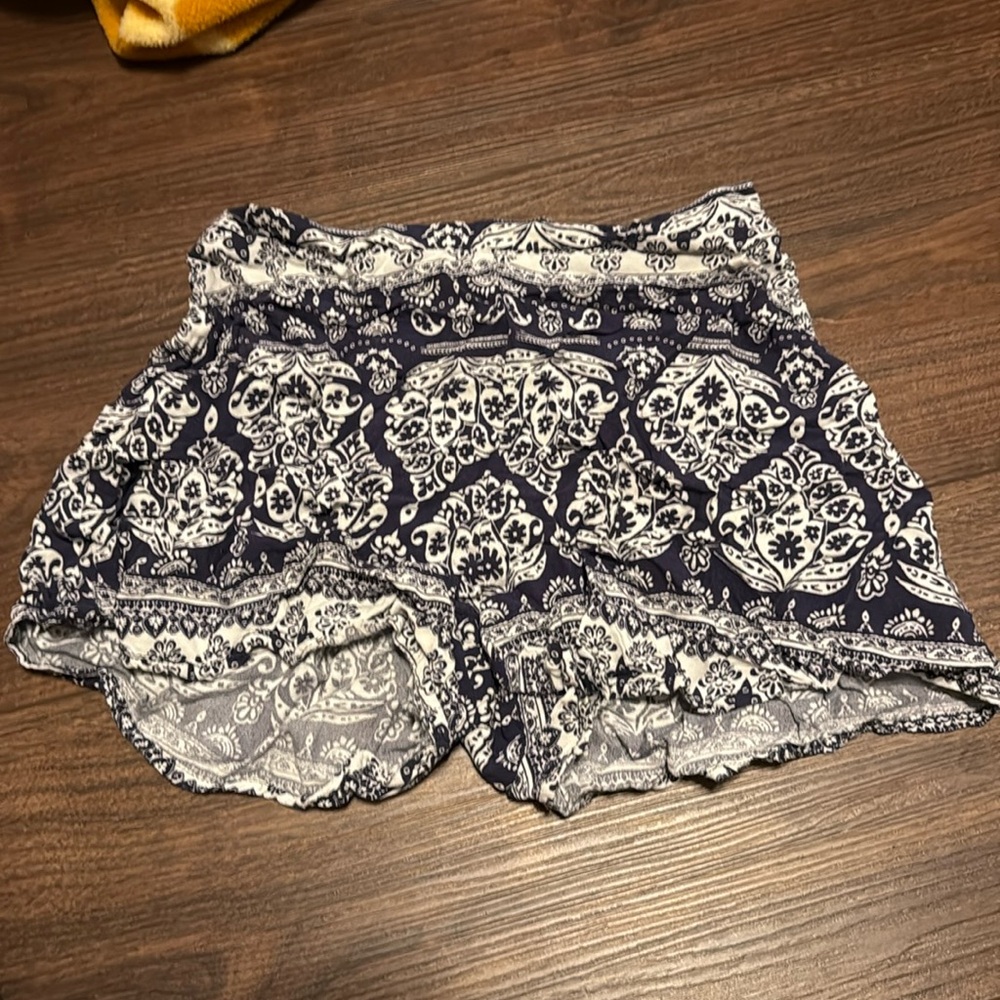 Patterned flowy shorts